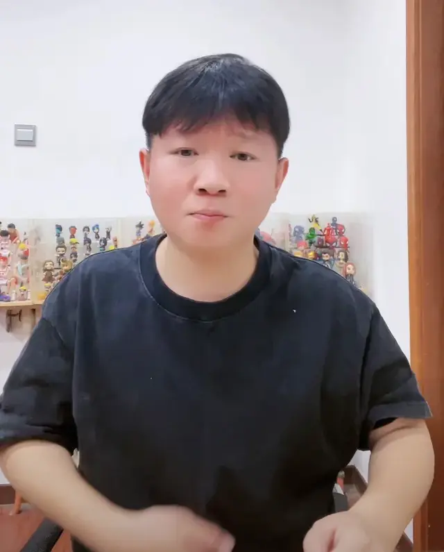 卢鑫直播回应裂穴传闻！透露玉浩病了，我们要是蹭流量早卖布鞋了