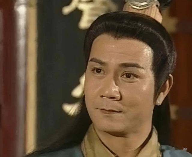 老戏骨潘志文，演八仙过海吕洞宾，如今74岁搭地铁下班摆摊卖衣服