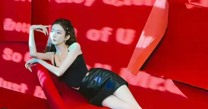 舞蹈生都这么卷吗？张艺凡的腿长太惊人了 感觉得一米多