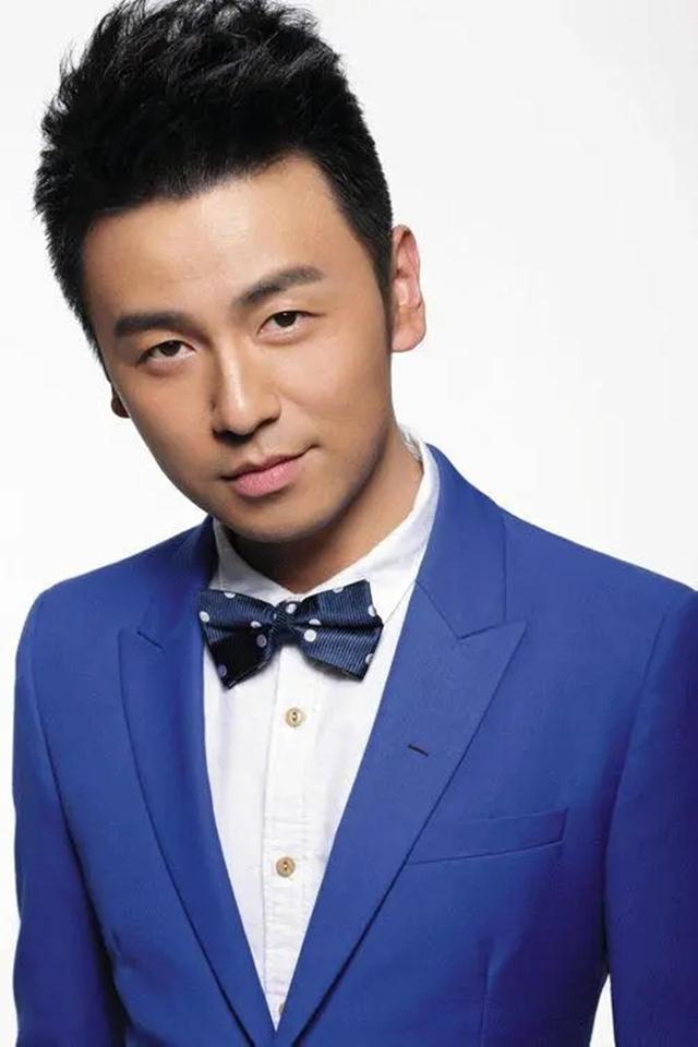 雷佳音为何出道18年无绯闻，看看妻子是谁就知道了？