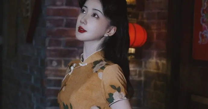 陈欣予旗袍写真｜这媚骨天成的韵味，谁看了不心动