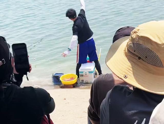 邓刚野钓“翻车”，遭群嘲！老钓友：没必要抓着一点使劲黑