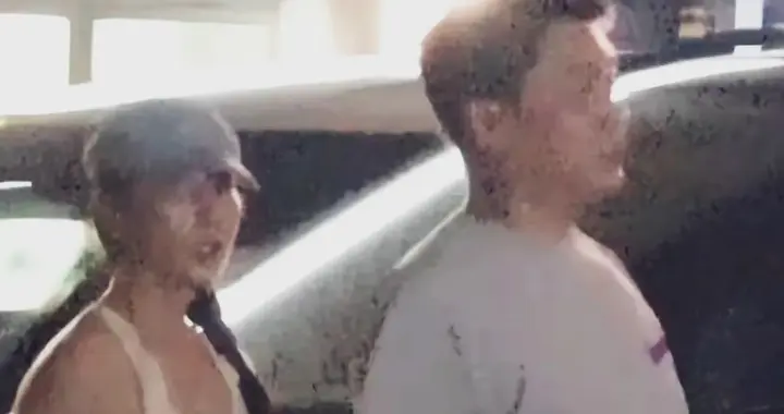 殷桃街头孕相明显？男友长相朴实却宠溺，这才是爱情最美的样子