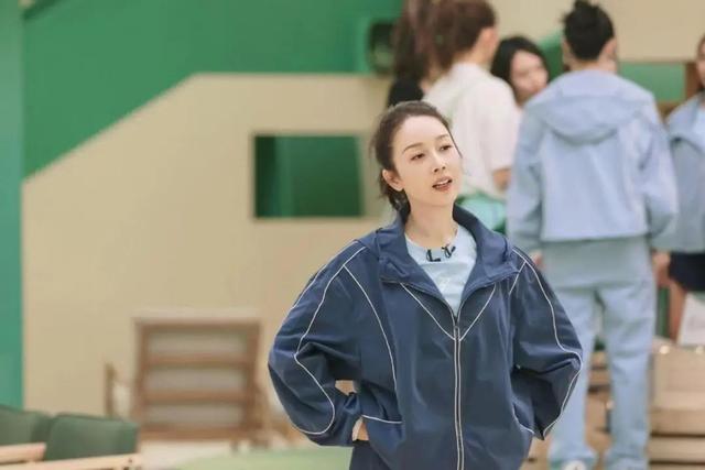 明星素颜|孙悦被打回原形，素颜眼睛小一圈，凹陷的腮帮子一股子农村大妈味