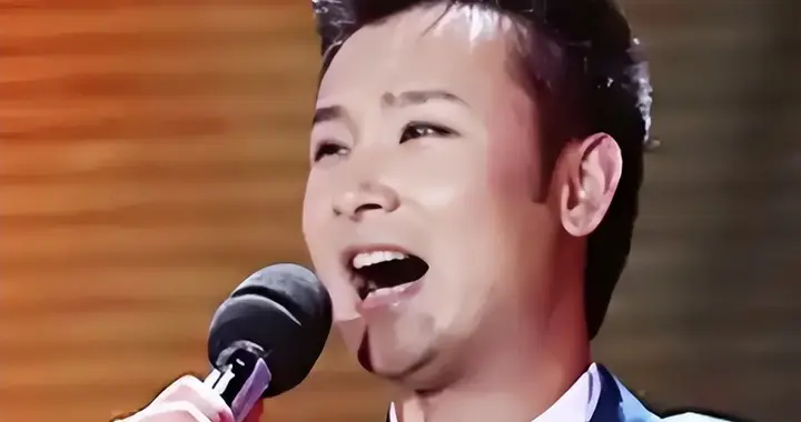 他是著名歌唱家，娶小10岁选美冠军当娇妻，48岁儿女双全