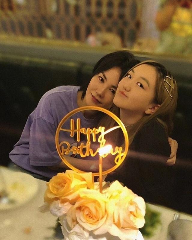 李嫣|王菲女儿李嫣晒泳装照，拥模特儿身材！曾多次被网友批评过于早熟