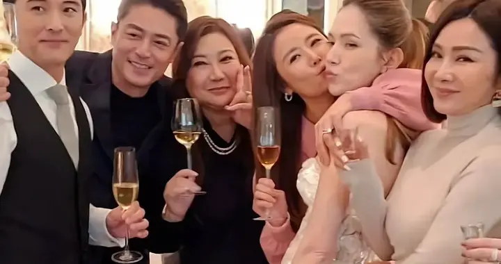 邱泽许玮甯婚礼甜度超标，3个月儿子西装亮相，长腿逆天颜值随爸