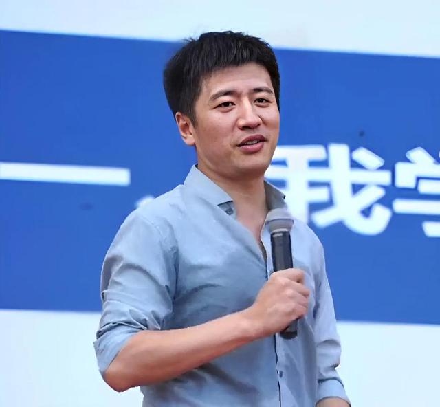 张雪峰暂停直播背后：高于650分极尽讨好，低于400分摆臭脸？