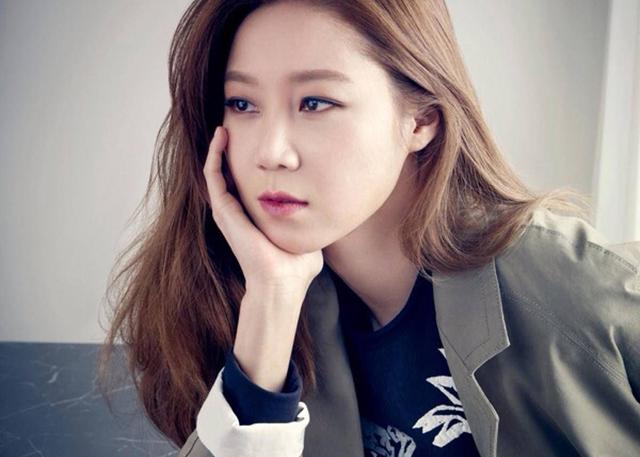 穿衣搭配|随性舒适的职场风搭配，独特显气质又时尚，快来跟孔孝真学习吧