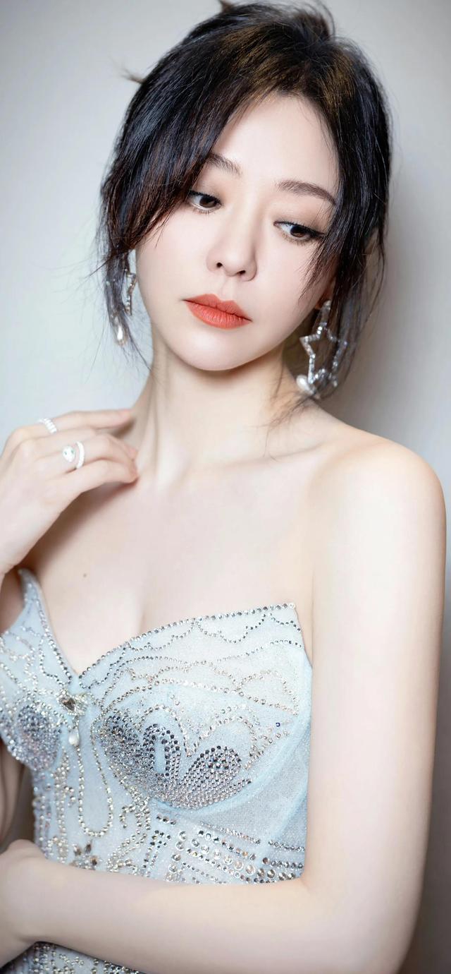 美女系列壁纸第5013期—张靓颖