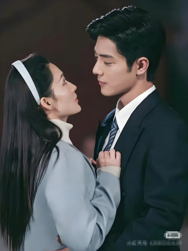 央视开播！肖战、李沁领衔38集青春励志年代剧，这剧值得熬夜追！