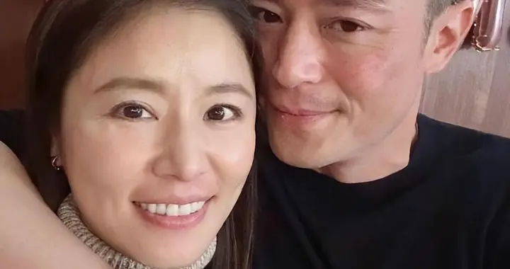 49岁林心如生图曝光，皱纹明显医美难救，网友：岁月不饶人