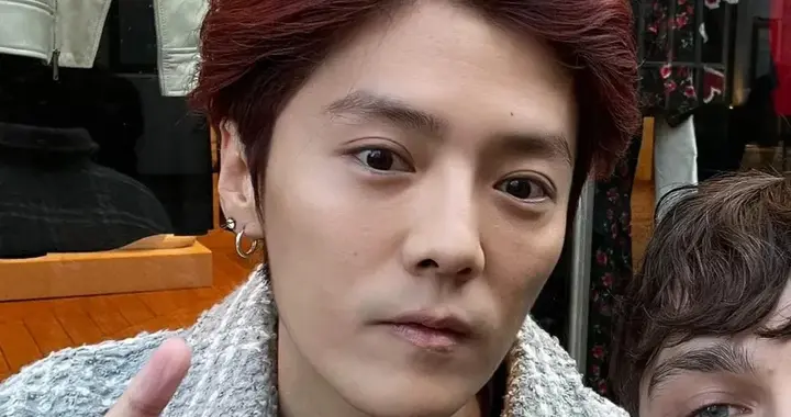 鹿晗无美颜生图曝光，脸部凹陷身上多处起皮，和关晓彤反差太大！