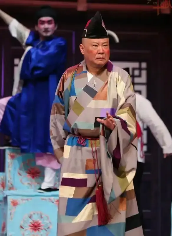 说相声场场爆满，一票难求，为什么郭德纲唱戏票比相声难卖他还唱