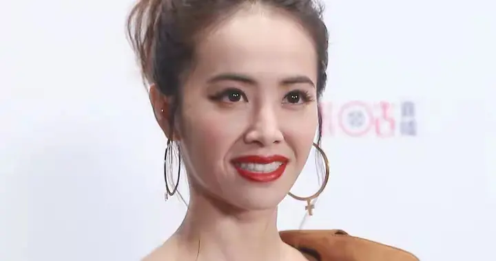泳衣内穿的蔡依林
