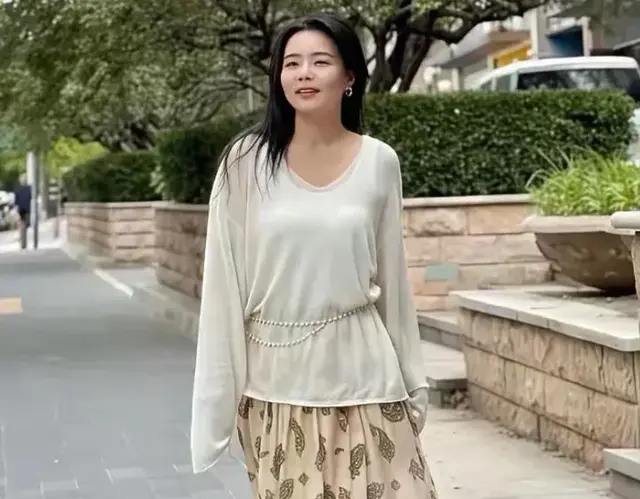 龚琳娜老公估计后悔了，主要想不到她离婚后大变样，美得让人艳羡