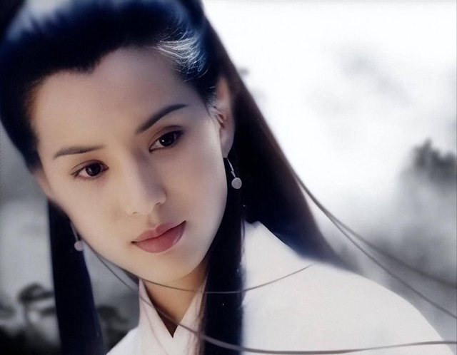 她一生不仅被老头“白睡”10年，还倒贴上亿，如今的下场令人惋惜