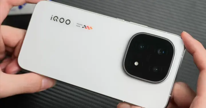 iQOO誠意十足！2K直屏+395萬分+百倍變焦，發布兩個月跌至3729元