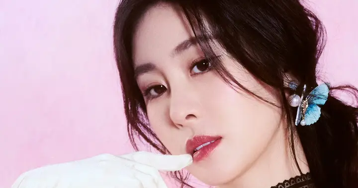 张碧晨：珍珠白裙里的柔与韧，是身材里藏不住的风情