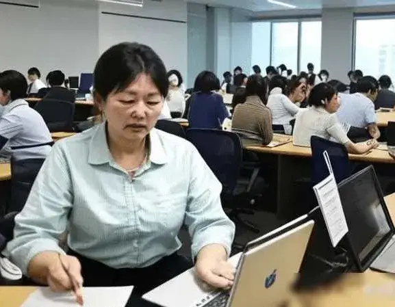 一位女员工发出50份邀请，却无人出席，次日即离职