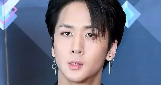 昔日人气爱豆身败名裂！韩国男星伪造病历逃避兵役，公开道歉认错