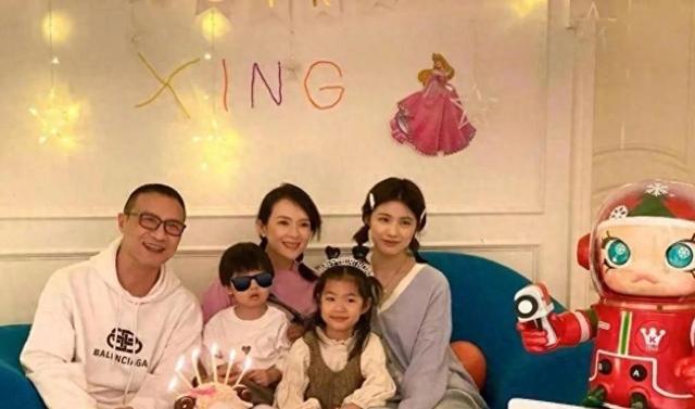 汪峰为小儿子庆生，章子怡罕见现身，网友感慨：最体面的前任！