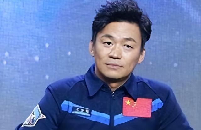 徐峥说的没错，不拍戏便消失的王宝强，已经走上了另外一条道路