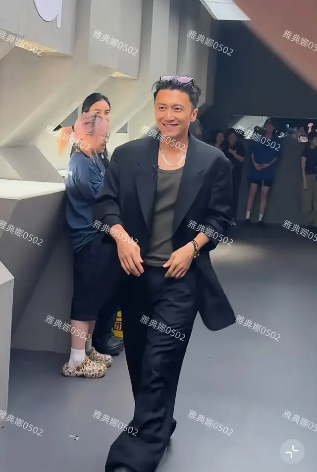 《一饭封神》现场见到谢霆锋刘嘉玲，谢霆锋好帅刘嘉玲的腿太美了