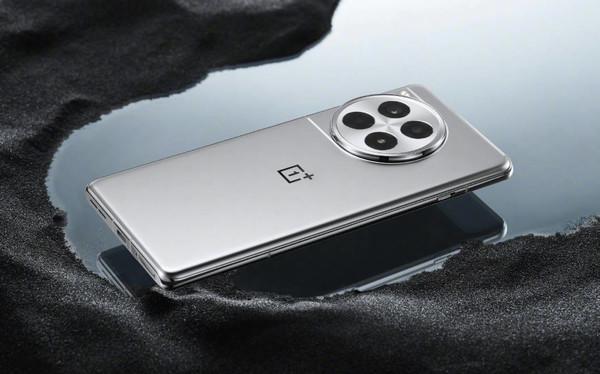 一加总裁公布一加13性能跑分，多核分数破万，远超iPhone16！