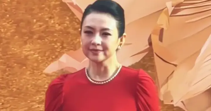 落地凤凰不如鸡？离婚2年后，胖若两人的章子怡，已走上另一条路