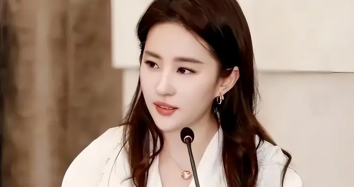 一场香港大火，让大家看清了38岁刘亦菲的“真面目” 赵立坚说对了