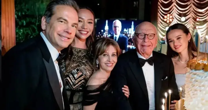 默多克95岁生日！邓文迪当年死皮赖脸生下的两个女儿成为最大赢家