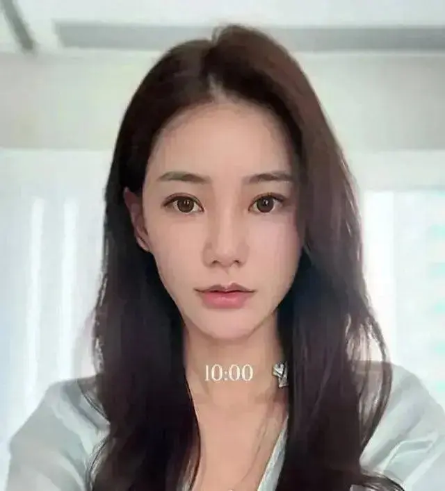 马筱梅纯素颜展示新年装教程，无意新家卧室曝光 网友:大S心碎一地