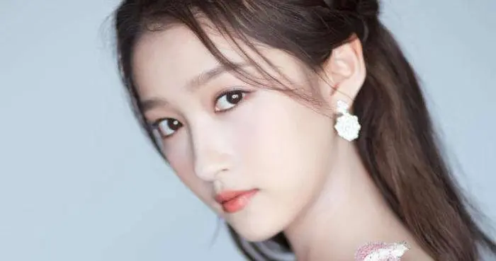 女明星关晓彤：破茧成蝶的实力与担当！