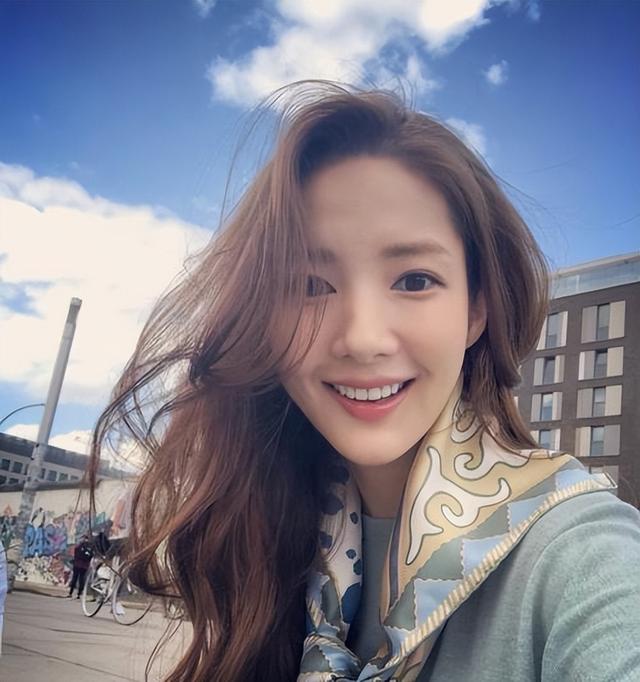 多次整容越变越好，作为韩国知名的整容模板，朴敏英如何做到的？