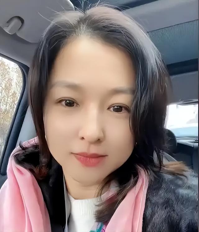 她不愿意被潜规则，出道25年却没人说的出她名字，如今47岁仍未婚
