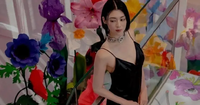 三吉彩花 时尚感