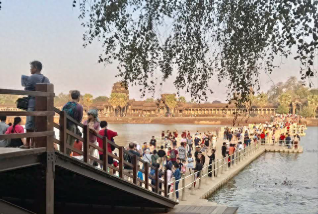 柬埔寨|外国游客翻倍增长，柬埔寨旅游业已复苏！
