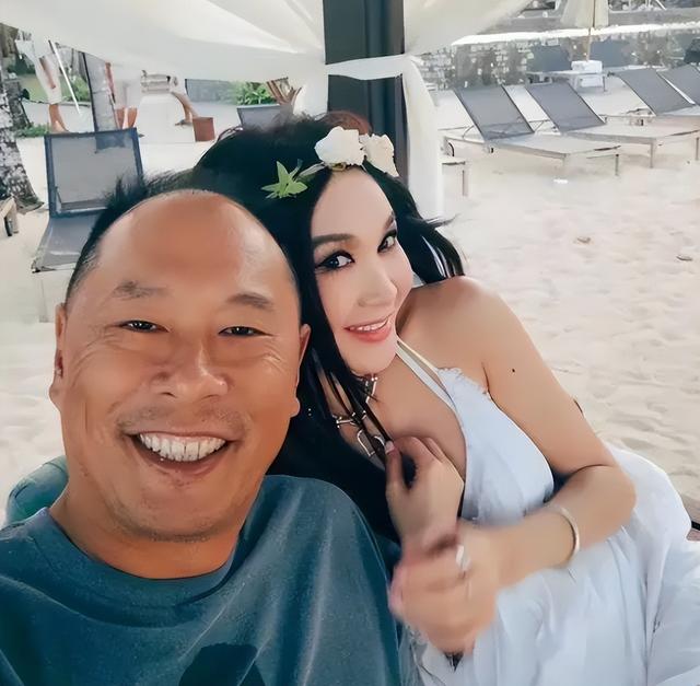 与“丑男”结为夫妻的3位女星，个个高颜值，插在牛粪上一样幸福