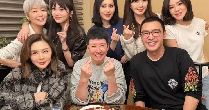 香港名流聚会打掼蛋，关之琳与顾纪筠组局，72岁钟镇涛携妻参与