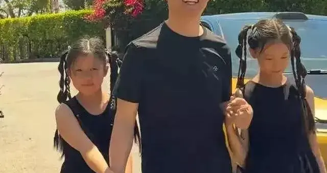 贾跃亭和仨儿女美国团聚，甘薇给他准备了桃酥，贾总乐开了花