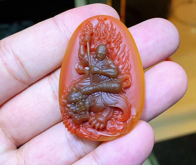 玉雕|年轻人喜欢这种风格的玉雕，会不会与传统之美相悖？