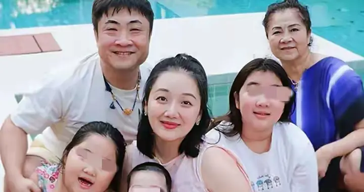 乔杉一家泰国过春节，妻子戴黄金玉镯贵气，三胎5个月儿子胖又白