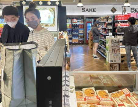 39岁姜妍与老公逛超市被偶遇!网友直呼：宋丹丹当媒人牵线太靠谱