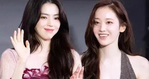 全钟瑞的胯比韩素希宽两圈韩素希忍不住盯着看这胯一般人比不了