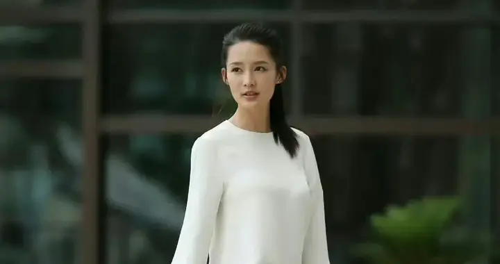 李沁不化妆都好美