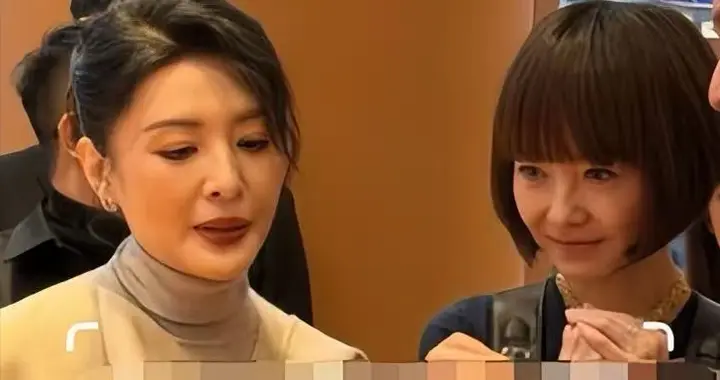 55岁鲁豫与周涛同框，一个脸紧致一个面颊凹陷，骨相皮相区别明显