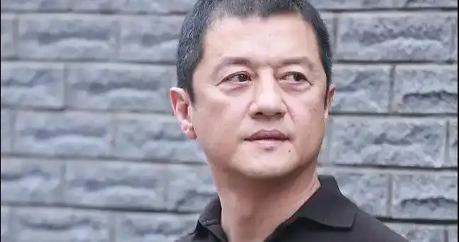 李亚鹏在四川见第四个女儿，身份公开：毕业于电子科大，相拥而泣