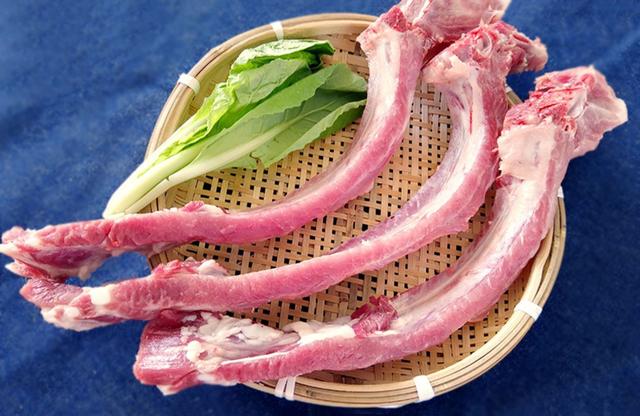 炖排骨，切记不要焯水和直接下锅，教你2招，肉嫩不柴，汤鲜味美