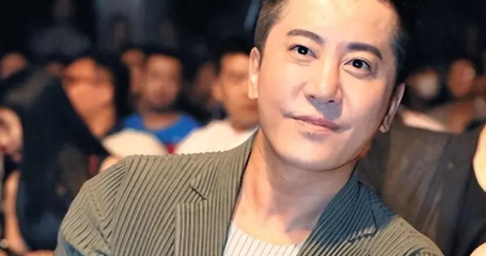 他曾8次登上春晚却因作死入狱，今54岁无人问津，老搭档早已断联